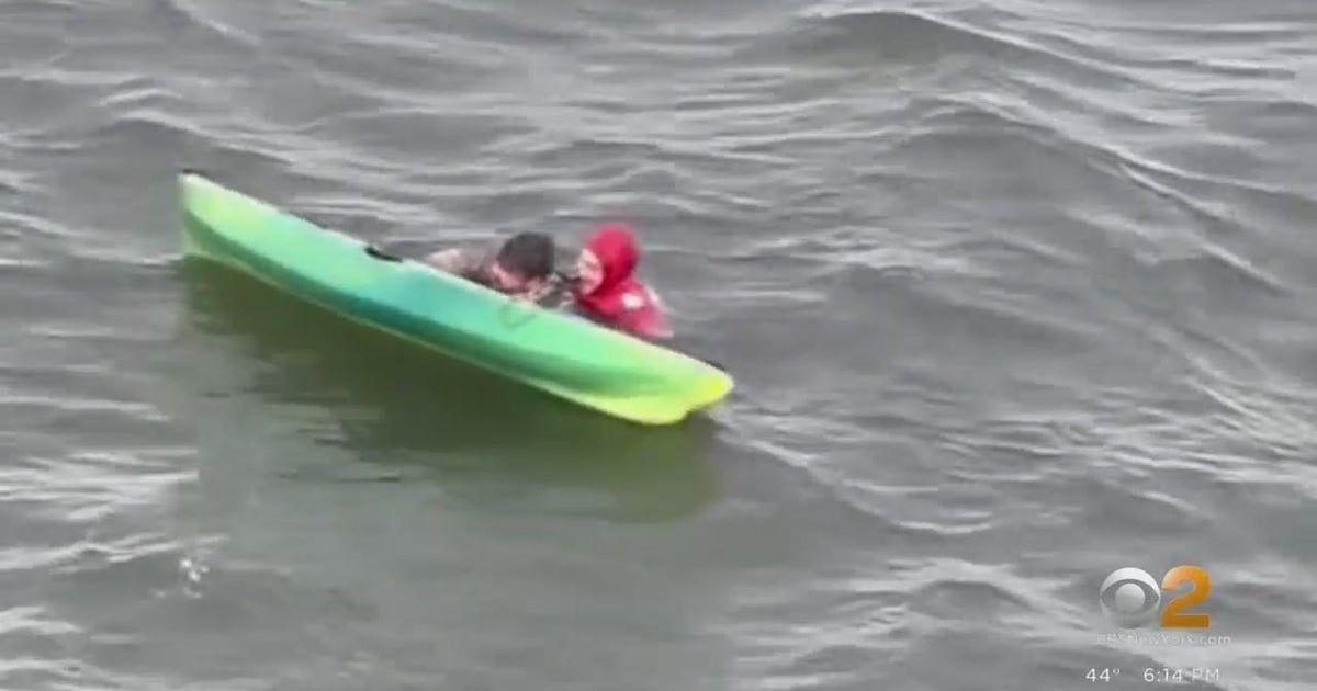 Suffolk police rescue man after kayak overturned - CBS New York
