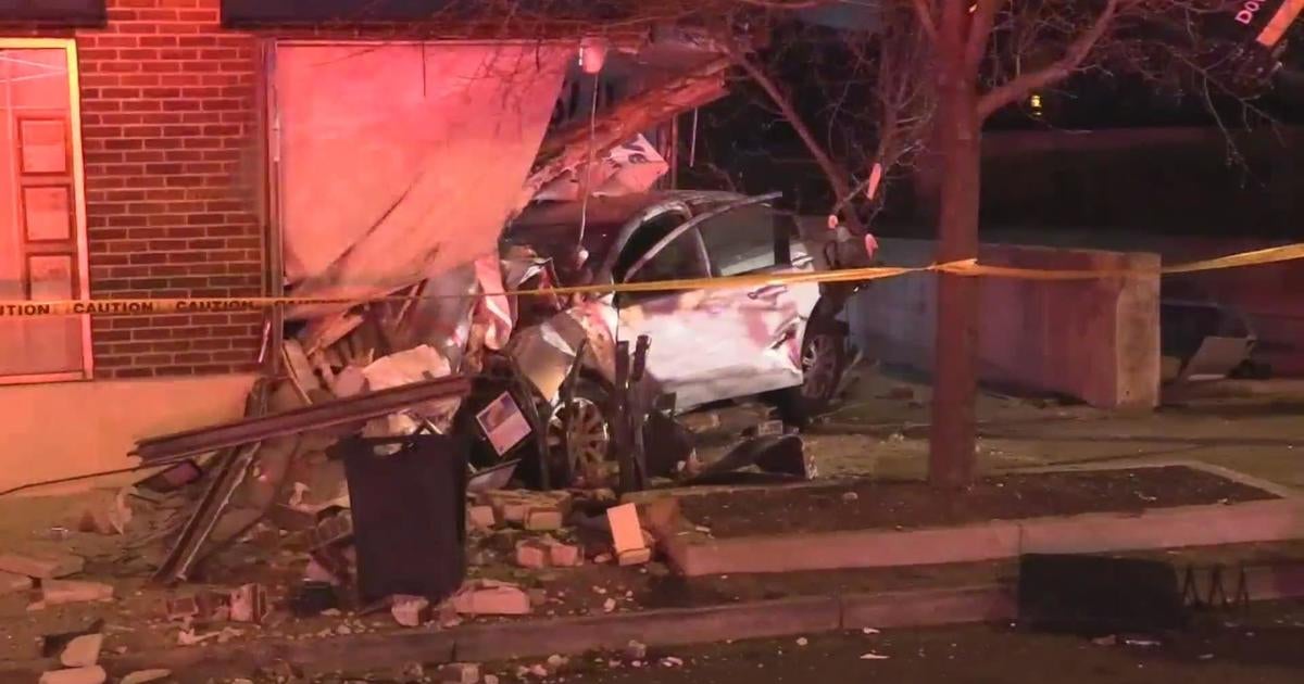 Man charged after crashing car into building in Skokie - CBS Chicago