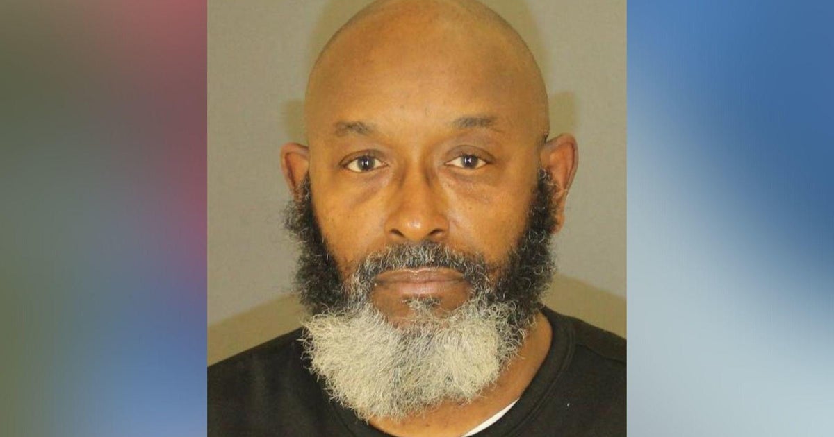 Man turns himself in for shooting after argument at Baltimore bar - CBS ...