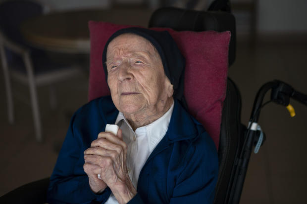 Sister André dies at age 118 
