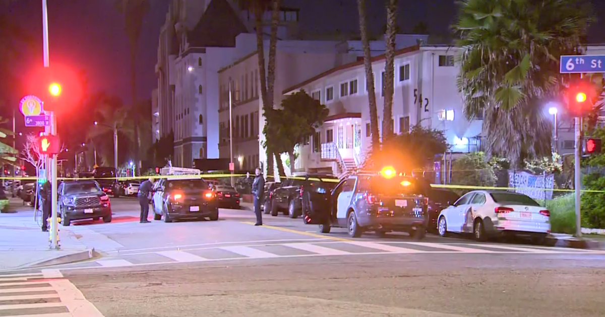 Koreatown stabbing prompts LAPD standoff, limited evacuations - CBS Los ...