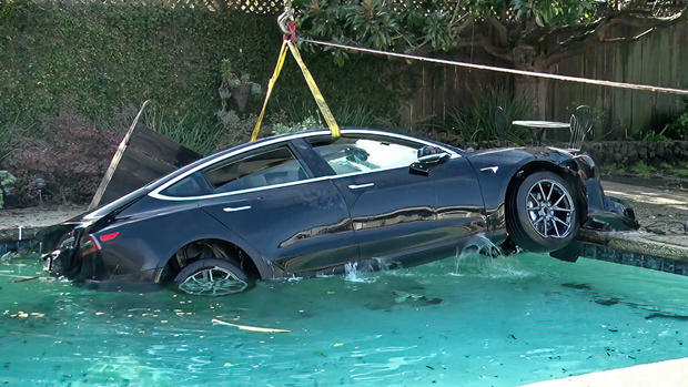 Tesla Pulled from Pool in San Rafael 