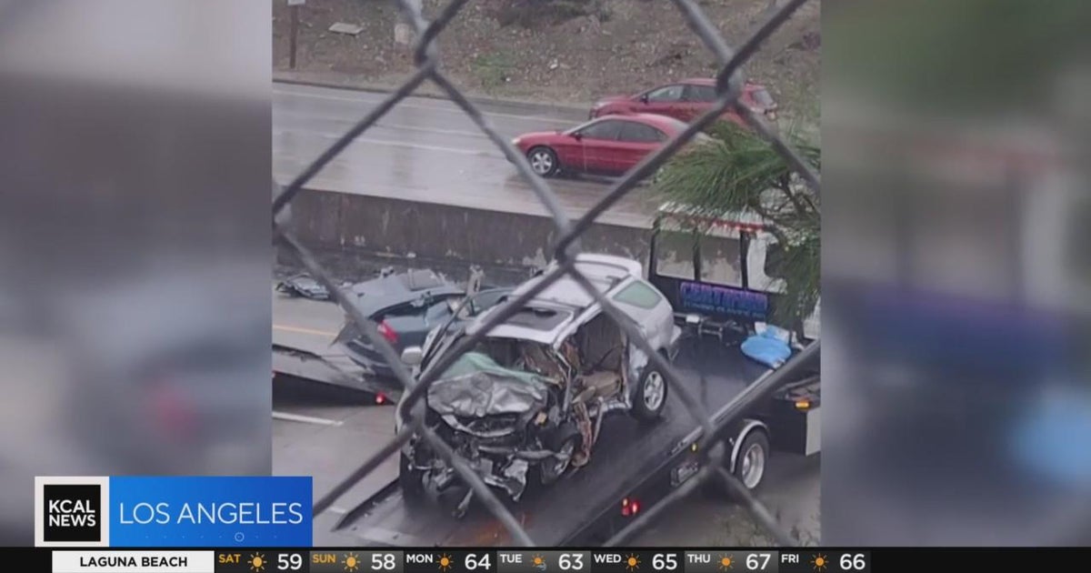 2 dead, including child; 4 injured in crash on Pala Mesa freeway