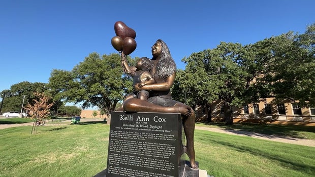 Kelli Cox statue