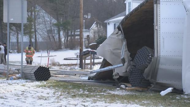 connellsville-tractor-trailer-crash-2.png 