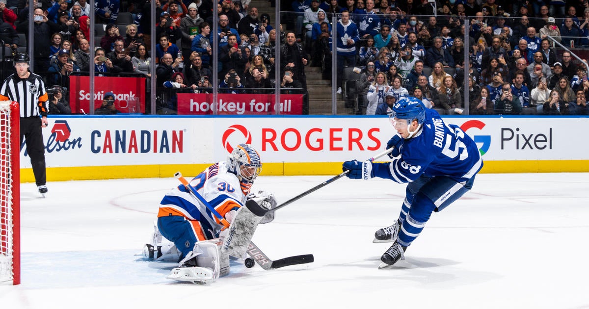 Islanders Continue Downward Spiral, Fall Apart Defensively Against ...