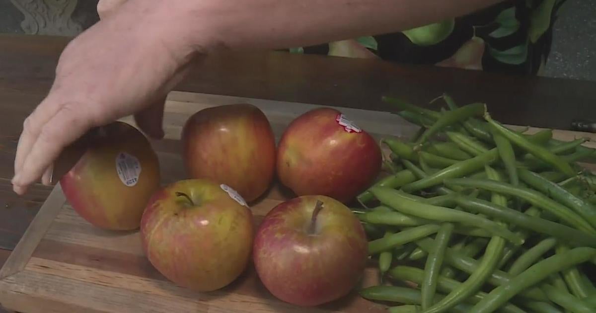 Lunch break: Fuji apples, green beans, roma tomato - CBS Sacramento