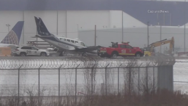 Small plane's landing gear collapses at O'Hare 