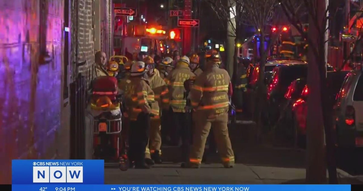 4 people hurt in fire at Bronx apartment building - CBS New York