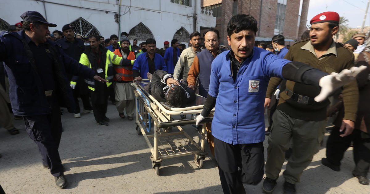 Pakistan mosque bombing: Dozens dead, scores injured as suicide bomber  targets police in Peshawar - CBS News