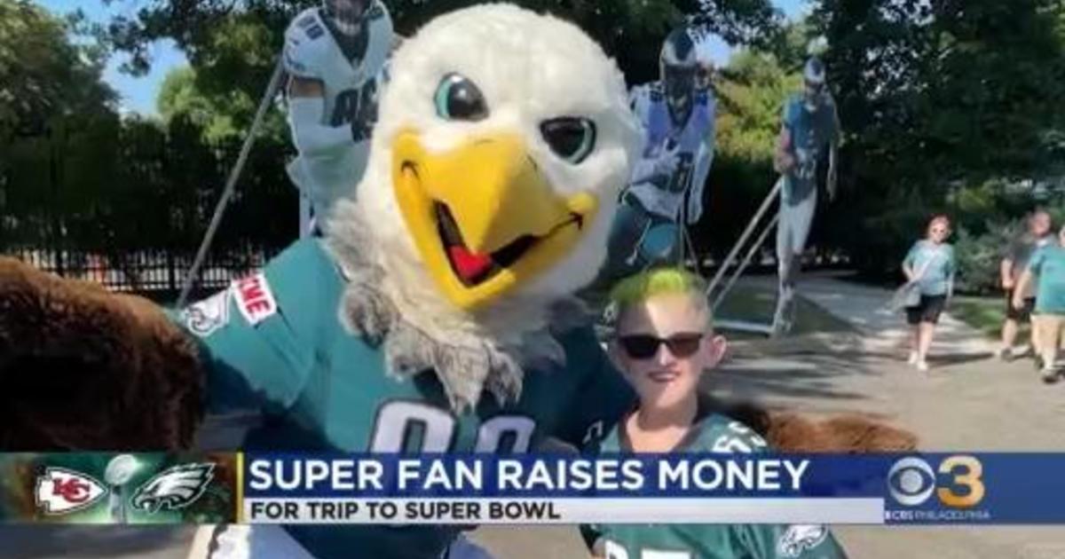 Women Love Eagles Mascot Swoop - CBS Philadelphia