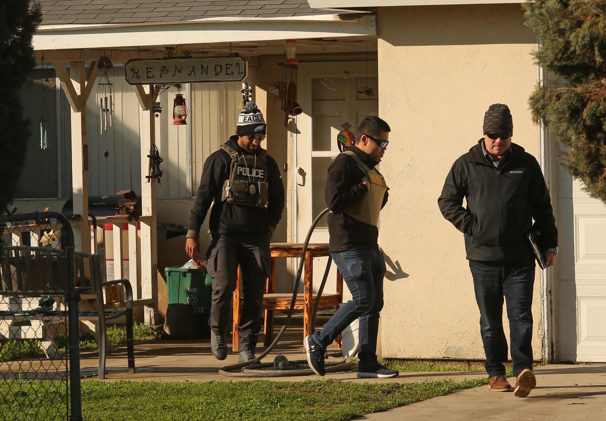 Suspects still at large 2 weeks after baby, teen mom and 4 others ...