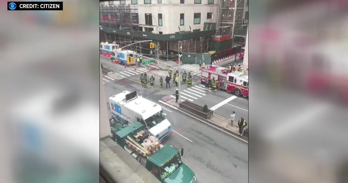Gas leak forces evacuation at Manhattan construction site - CBS New York
