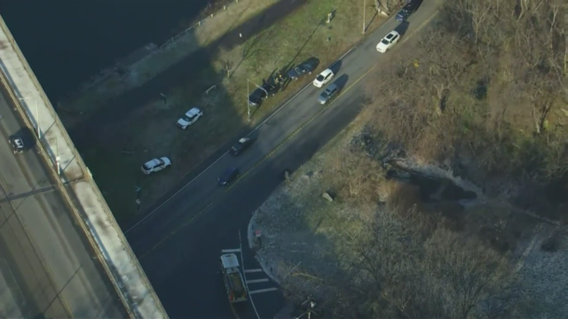 chopper-3-over-site-of-crash-on-kelly-drive.png 