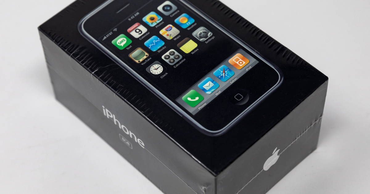 A First Generation Apple iPhone Is Set to Sell for $50,000