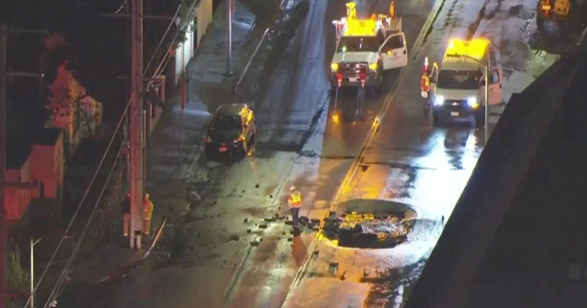 Homes evacuated, sinkhole forms after water main bursts in Hollywood ...