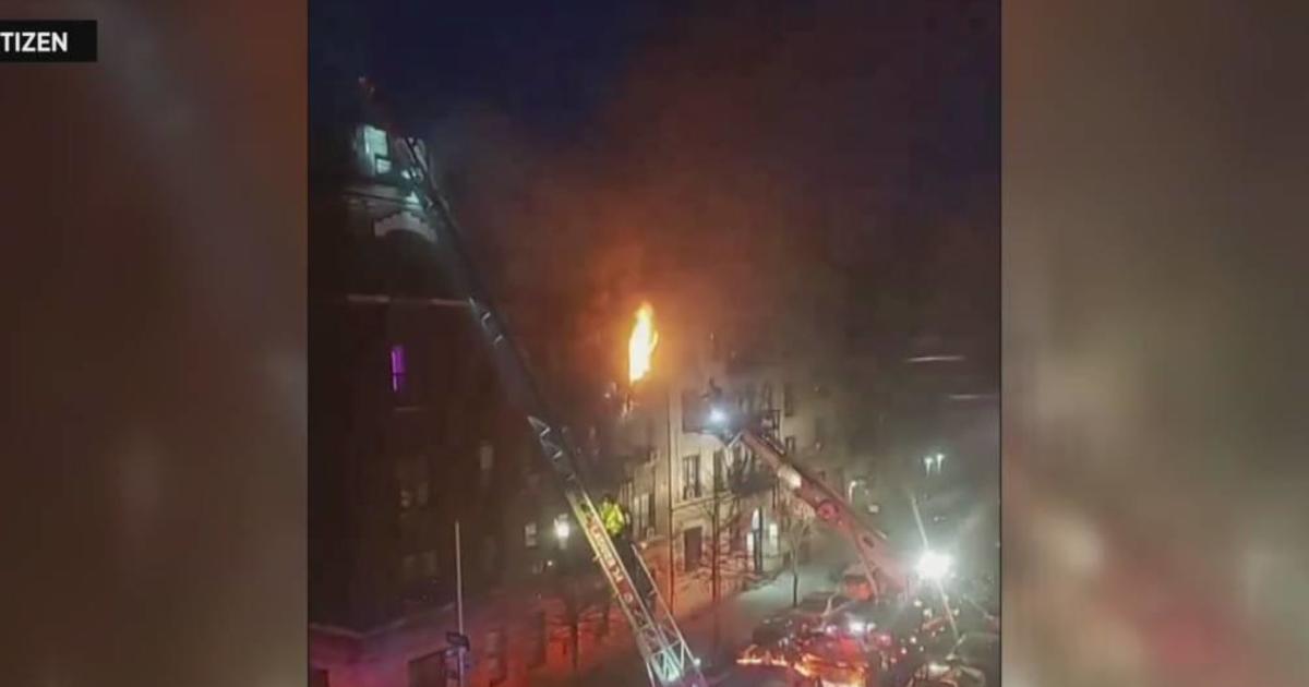 1 person killed in Washington Heights apartment fire