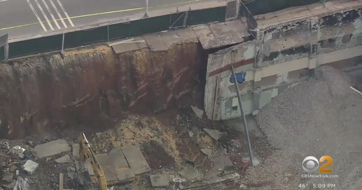 Section Of Retaining Wall Collapses In Jersey City - CBS New York