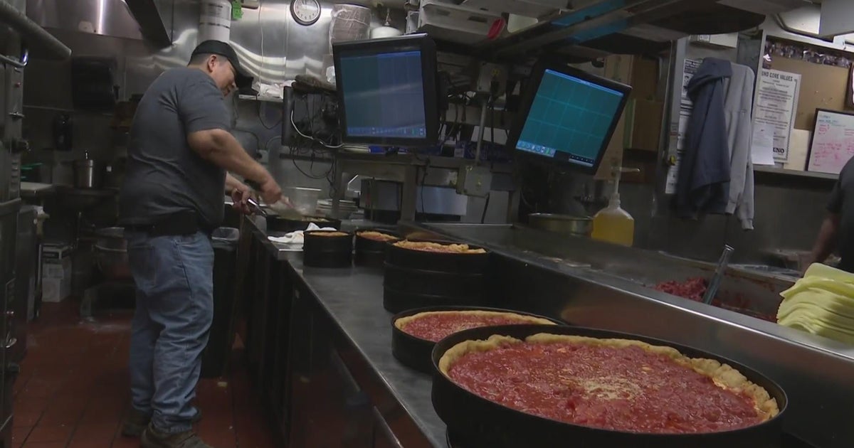 Celebrating National Pizza Day at Pizzeria Uno CBS Chicago