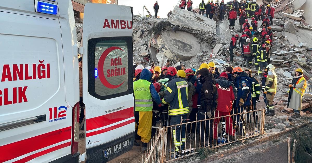 Le nombre de morts dans les tremblements de terre dépasse les 17 500 alors que la fenêtre “critique” pour les sauvetages se ferme