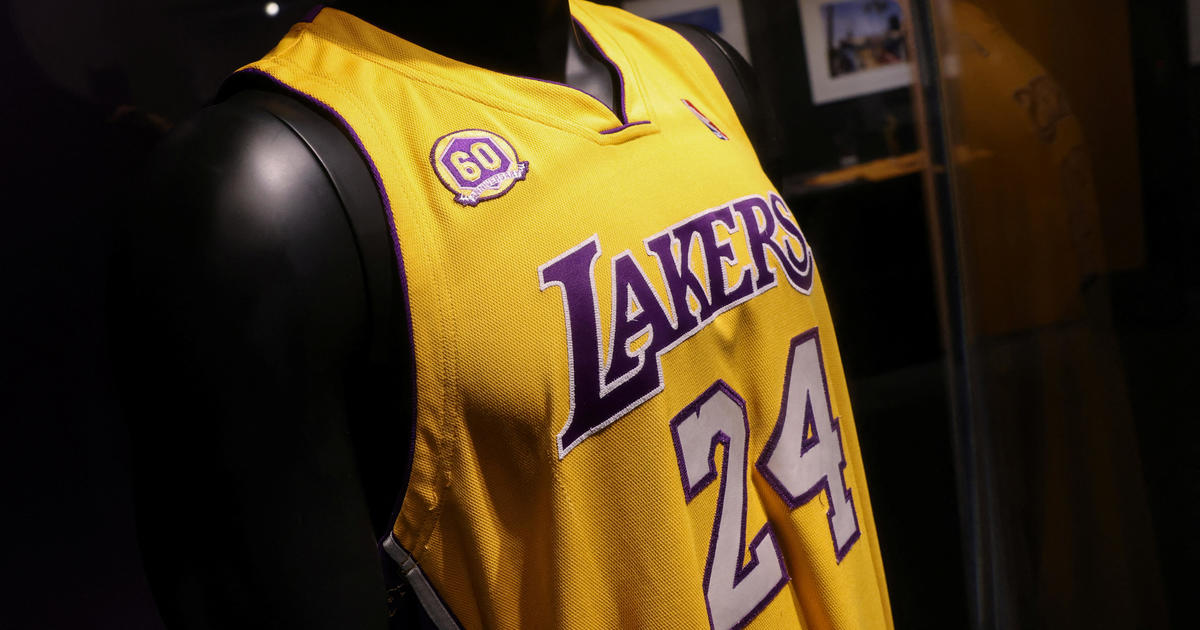 Kobe Bryant's jersey sold for $5.8 million, making sports memorabilia  skyrocket