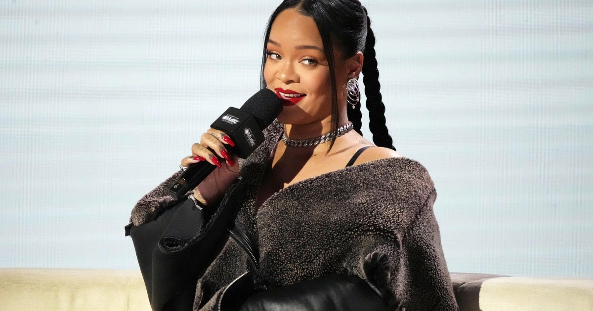 Rihanna's Super Bowl Halftime Show Setlist Has Gone Through 39