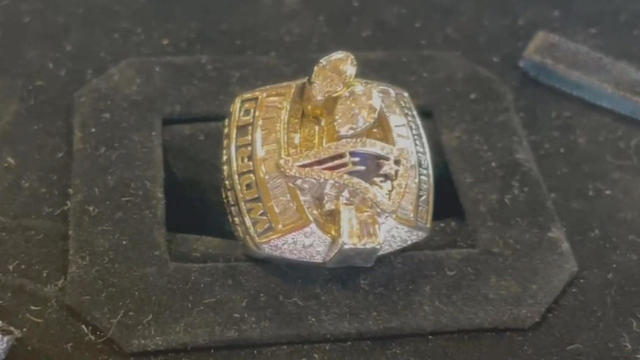 Patriots Super Bowl rings: Design has 422 diamonds, Still Here motto -  Sports Illustrated