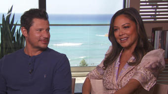 "Love Is Blind" hosts Nick and Vanessa Lachey 