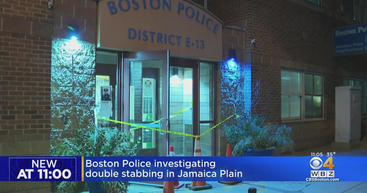 Stabbing Victim Walks Into Jamaica Plain Police Station - CBS Boston