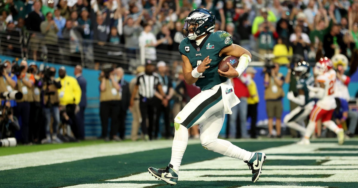 Report: Eagles QB Jalen Hurts had early offseason surgery to