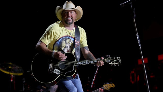 Country singer Jason Aldean suffers heat stroke on stage