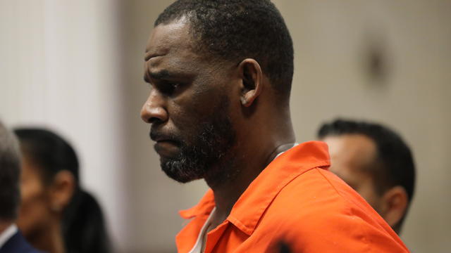R. Kelly Appears In Court in Chicago For Status Hearing 