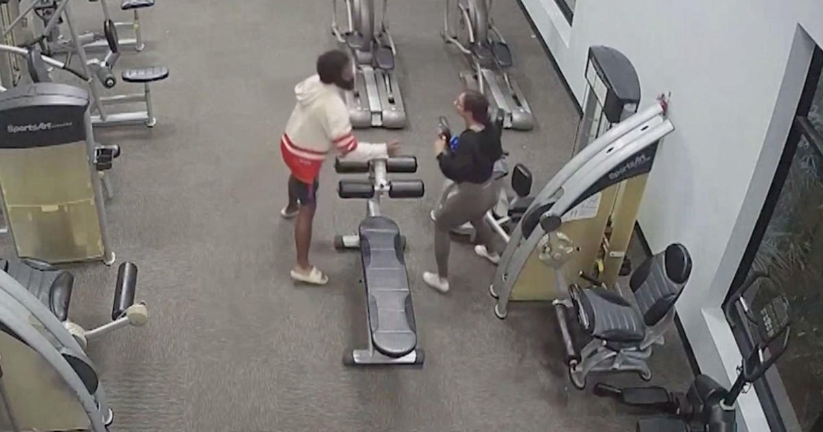 Video Shows Woman Fighting Off Attacker In Florida Apartment Complex Gym Cbs News 4605