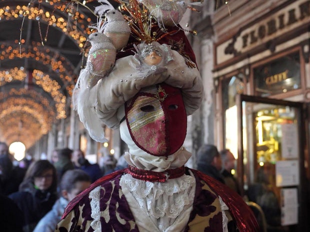 venetian-costume-1280.jpg 