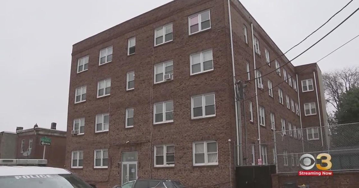 Toddler found unresponsive in empty bathtub in West Philly - CBS ...