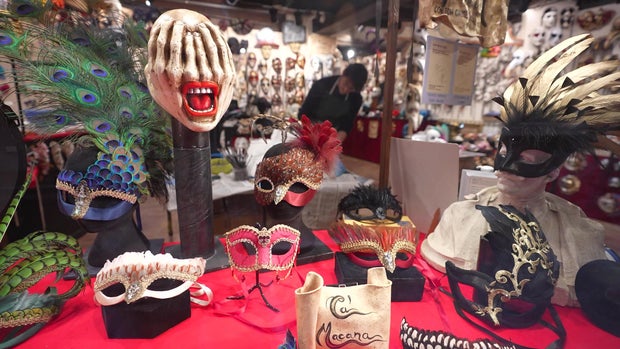 ca-macana-mask-display.jpg 