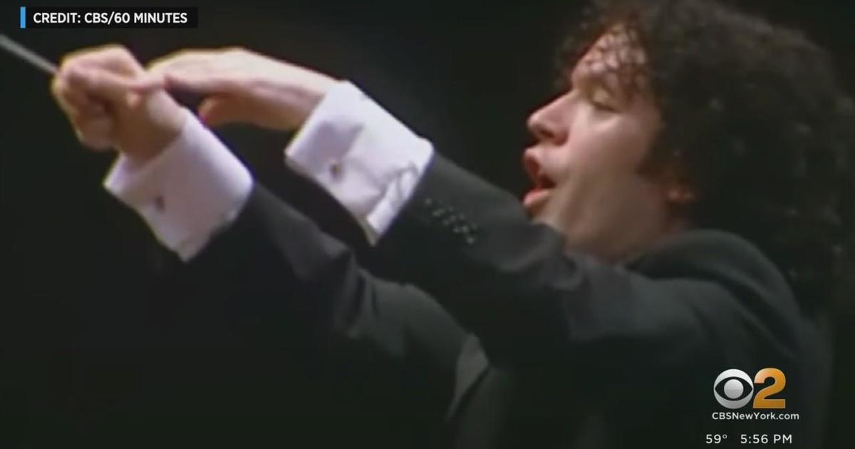 Video Gustavo Dudamel to be 1st Latino to lead New York