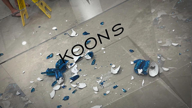 Balloon dog (Jeff Koons), A Louis Vuitton show window in Ik…