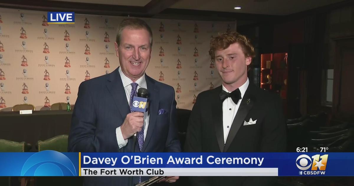 Max Duggan Accepts Davey O'Brien Award - CBS Texas