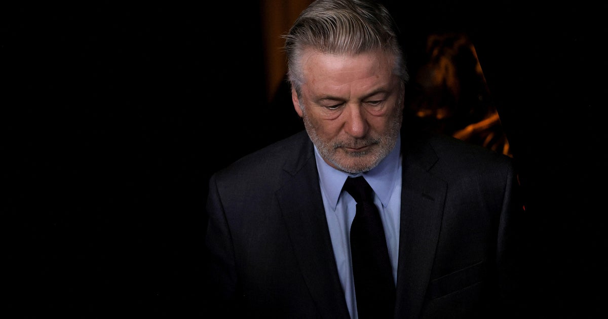 Prosecutor in 'Rust' case drops firearm enhancement charge against Alec Baldwin - Vimarsana News
