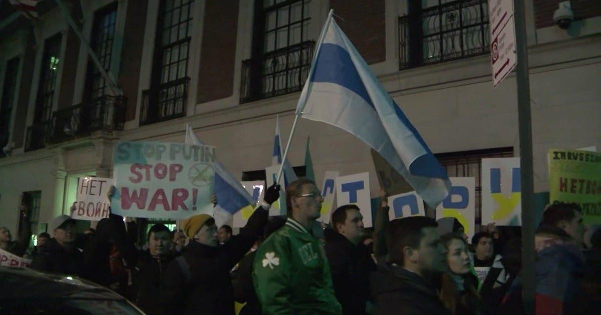 New Yorkers gather outside Russian Consulate to protest 1 year of war ...