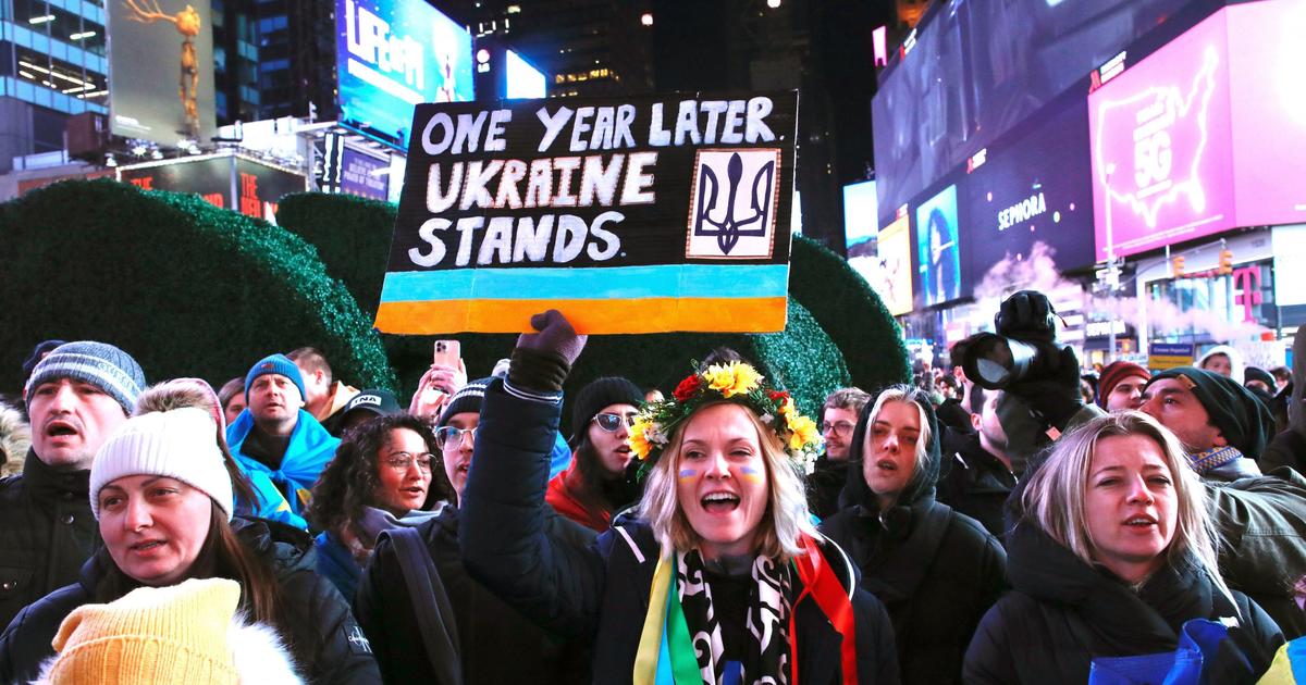 Gatherings Held Across New York City To Mark 1 Year Since Russia S Invasion Of Ukraine Cbs New