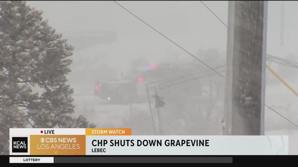 Heavy snow shuts down Grapevine Wednesday