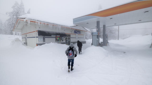 Heavy snow in Running Springs, California 