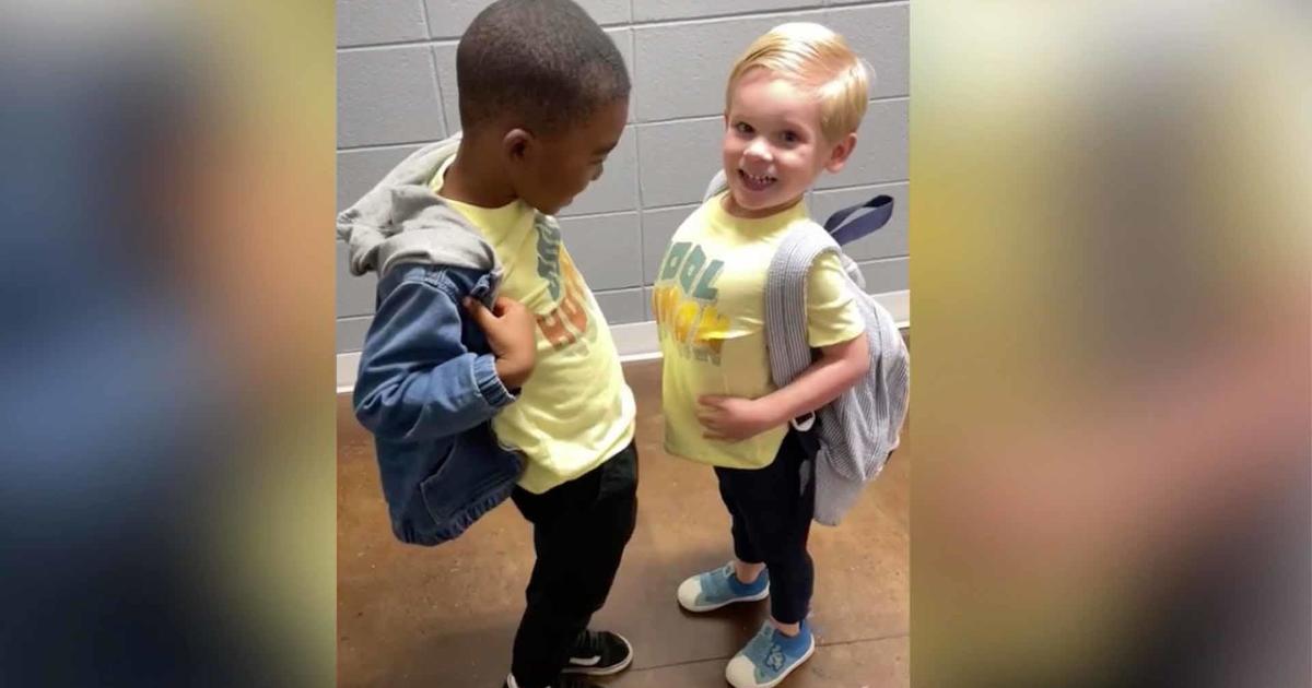 3-year-old best friends dress alike for school everyday