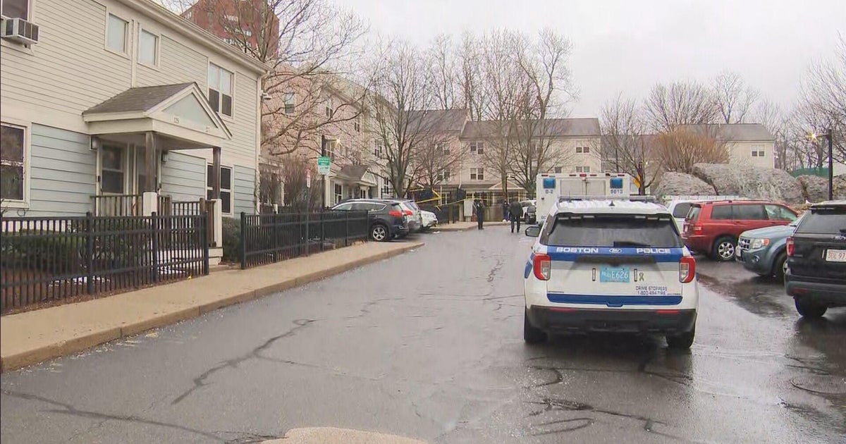Man shot, killed in Roxbury - CBS Boston