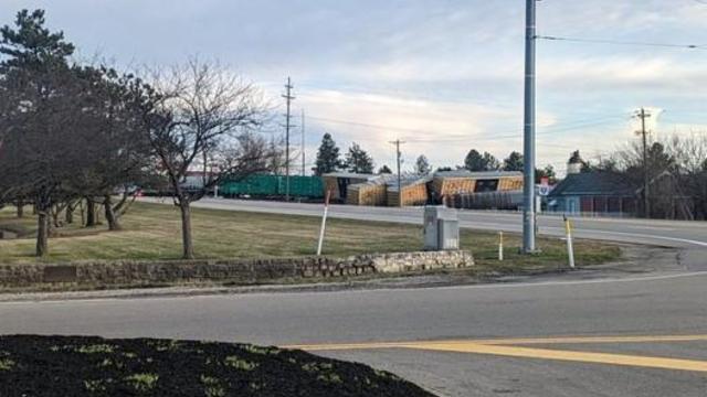 Norfolk Southern train derails in Springfield, Ohio; no toxic materials aboard, railway company saysNorfolk Southern train derails in Springfield, Ohio; no toxic materials aboard, railway company says 