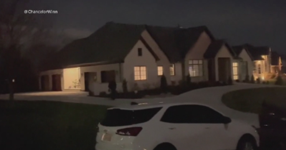 Police Surround Home Of Bengals Running Back Joe Mixon After Report Of ...