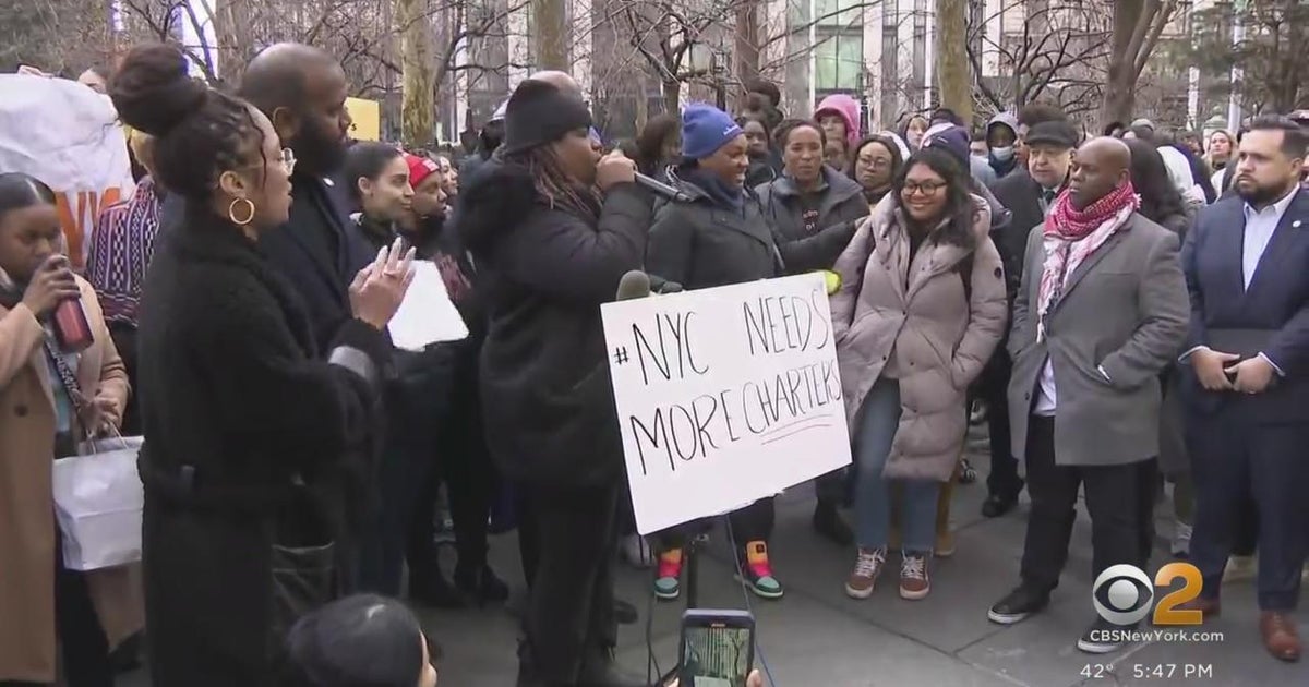 Hundreds rally to push for more NYC charter schools - CBS New York