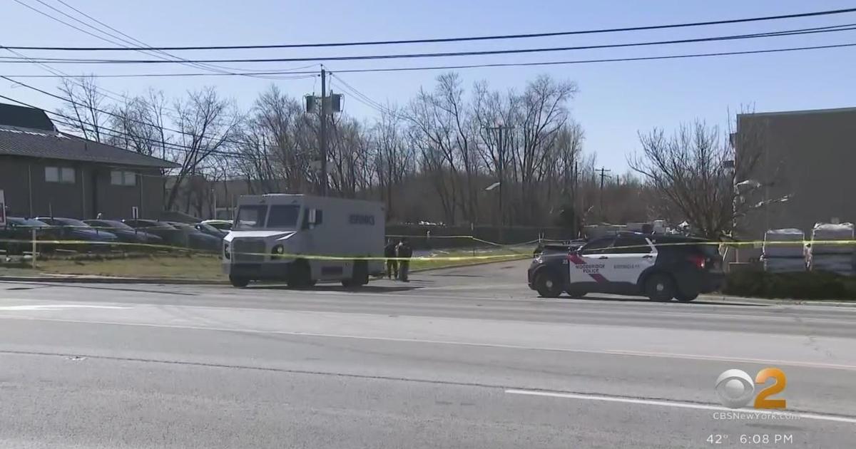 Armored Brinks Truck Robbed At Gunpoint In New Jersey - CBS New York